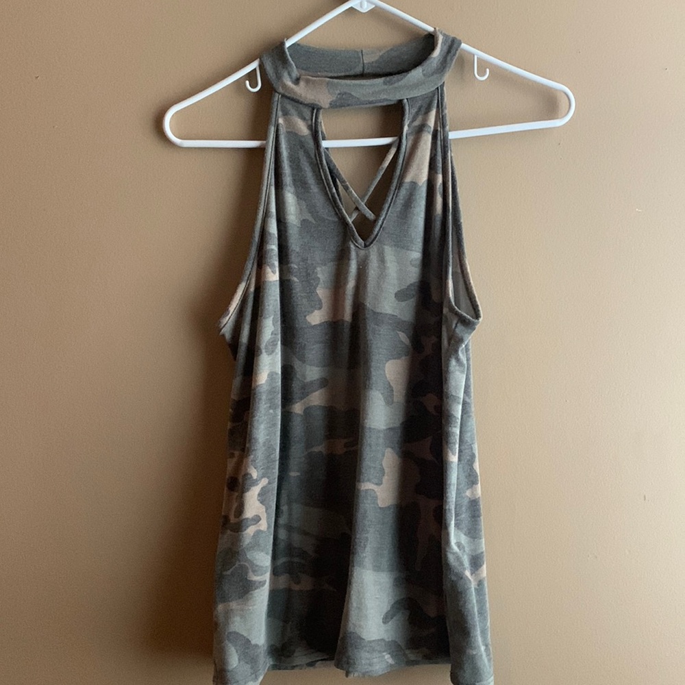 Womens cut out camouflage tank, size medium.
